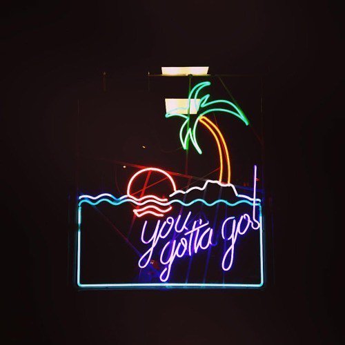 AlexandraBadea's tweet image. To sleep 😴💤🌴 #packinglikeapro #leweekend #neon ift.tt/29mhSPI