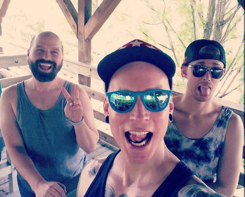 bdanielcole's tweet photo. Fun day at @KentuckyKingdom with @TheDragPrincess and #twitterlesscolin 😎 https://t.co/kzbbYHrOPu
