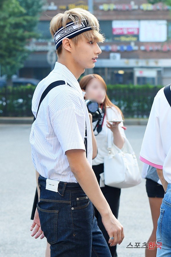 its17forums's tweet photo. [PHOTO] 160708 Seventeen Mingyu Scoups Jeonghan Jun heading to KBS Music Bank
#세븐틴 #아주NICE
https://t.co/wg6sK1a0mJ https://t.co/wQ16vu3G8x