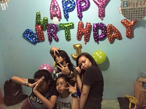 eleynieee's tweet photo. Palag ba kayo? Jeje friends💖😂😂 https://t.co/5024F7cgFr