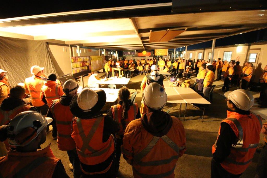 PerthTrainShuts's tweet image. Did you know throughout the Shutdown this week we’ve had over 250 staff working 24/7 to get the job done?