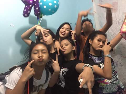 eleynieee's tweet photo. Palag ba kayo? Jeje friends💖😂😂 https://t.co/5024F7cgFr