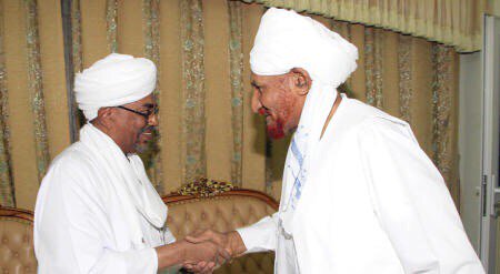 aawsat_News's tweet photo. #السودان | الصادق المهدي يرجح دخول المعارضة في حوار مع حكومة البشير 

 https://t.co/GR0REhF9DL https://t.co/sQtg6tNLCK