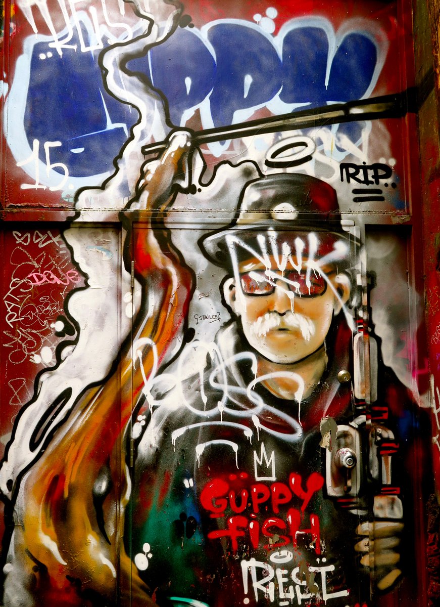 johnleewriter's tweet photo. Thnx for the RTs! Back alley street art in Gastown, #Vancouver #LPinBC https://t.co/P8owwN6jUA