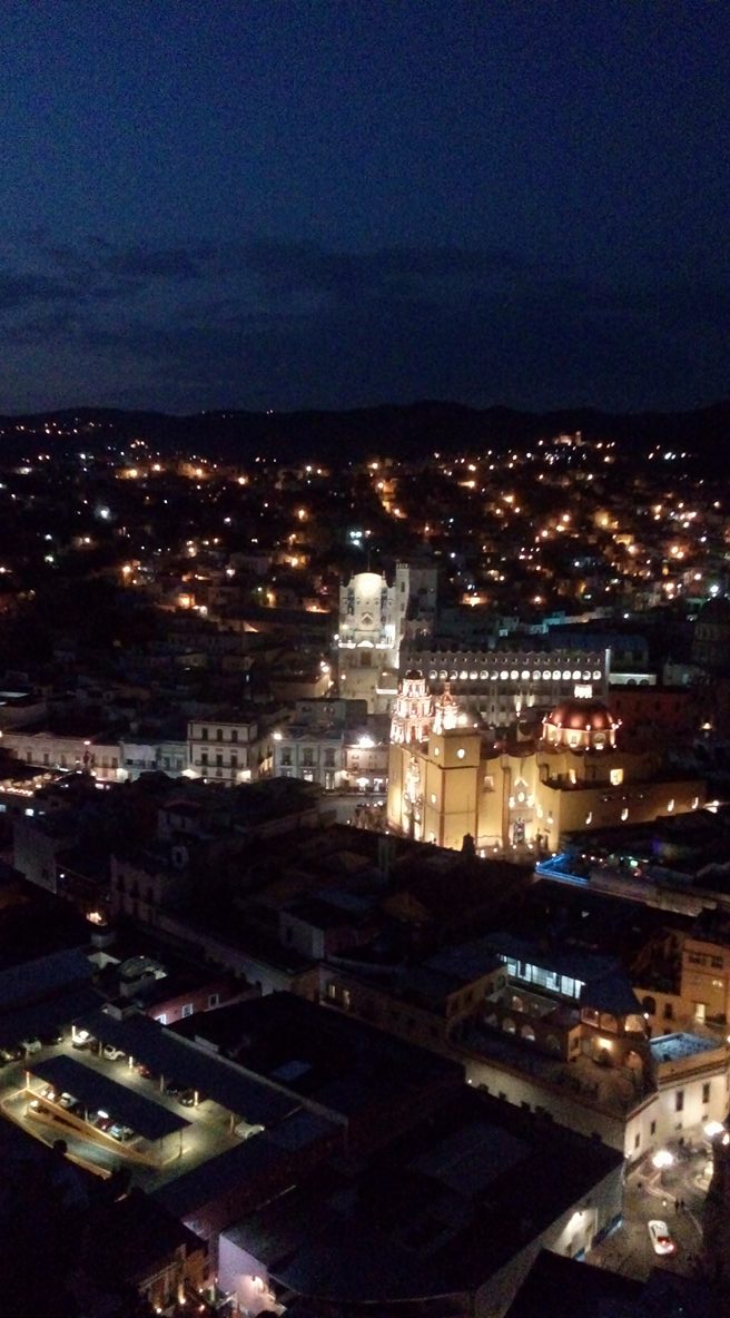 balcon_delcielo's tweet photo. Luces de Guanajuato. Nadie se cansa de esta hermosa postal. https://t.co/TRR0rIu4Xm
