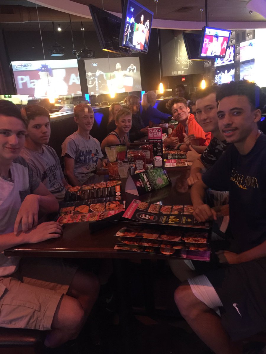 CampDarryl's tweet photo. This is kinda a #CDBA4LIFE ritual AND I probably like it more than the youngsters...
Dave & Buster's
#getyourfunon https://t.co/U8oaYM4Ckx