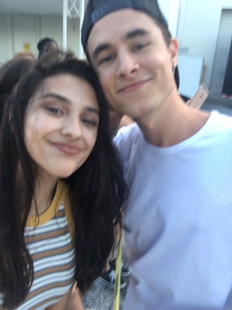KianLawleyTeam's tweet image. Kian with fans today.

Vote for Kian by tweeting:
#ChoiceYouTuber @KianLawley
