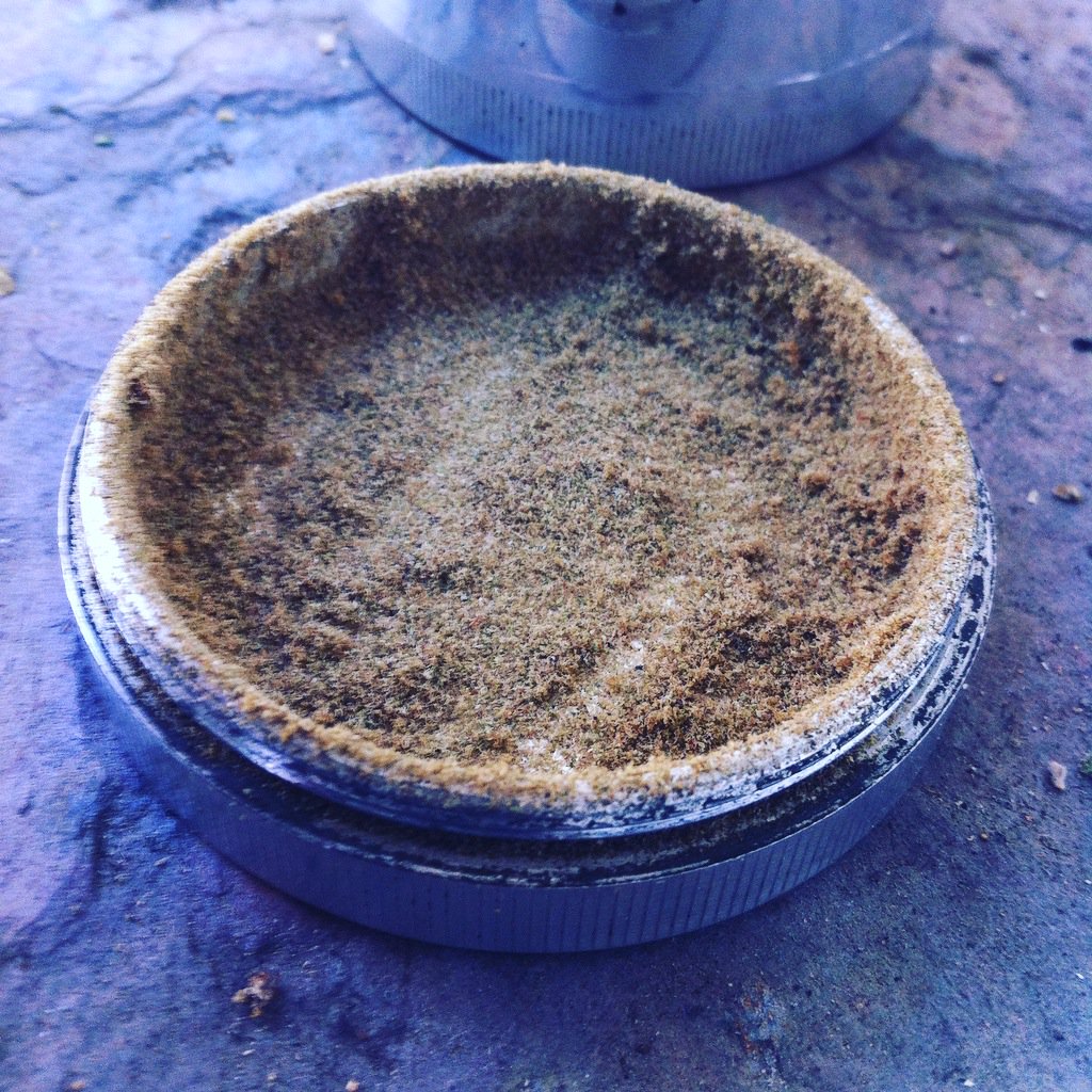 hopegrown's tweet photo. Kief is a powder, rich in trichomes which can be sifted from the leaves and flowers of cannabis plants. #marijuana https://t.co/hFSuw6eivZ