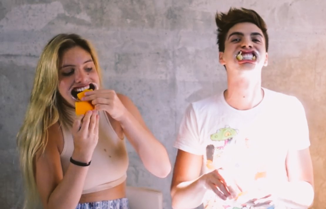 JohannVera1's tweet photo. No entiendo cómo llegamos a esto @lelepons 😂🎉💃 Nuevo VÍDEO : https://t.co/i9aWVuvmZx https://t.co/wgbDvoKGMn