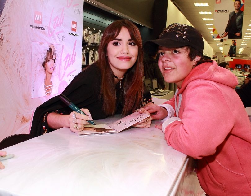 lali_angels's tweet photo. GRACIAS mi vida por hacerme muy feliz , por salvarme con tu música y tu sonrisa , sos hermosa , TE AMO con todo mi 💗 https://t.co/QknoAmQ9xx