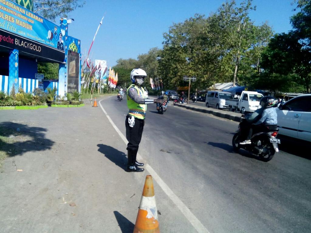 Arus lalin pos pam Nampu saradan dari Nganjuk-Madiun lancar, Madiun-Nganjuk tersendat #OPSRAMADNIYASEMERU2016