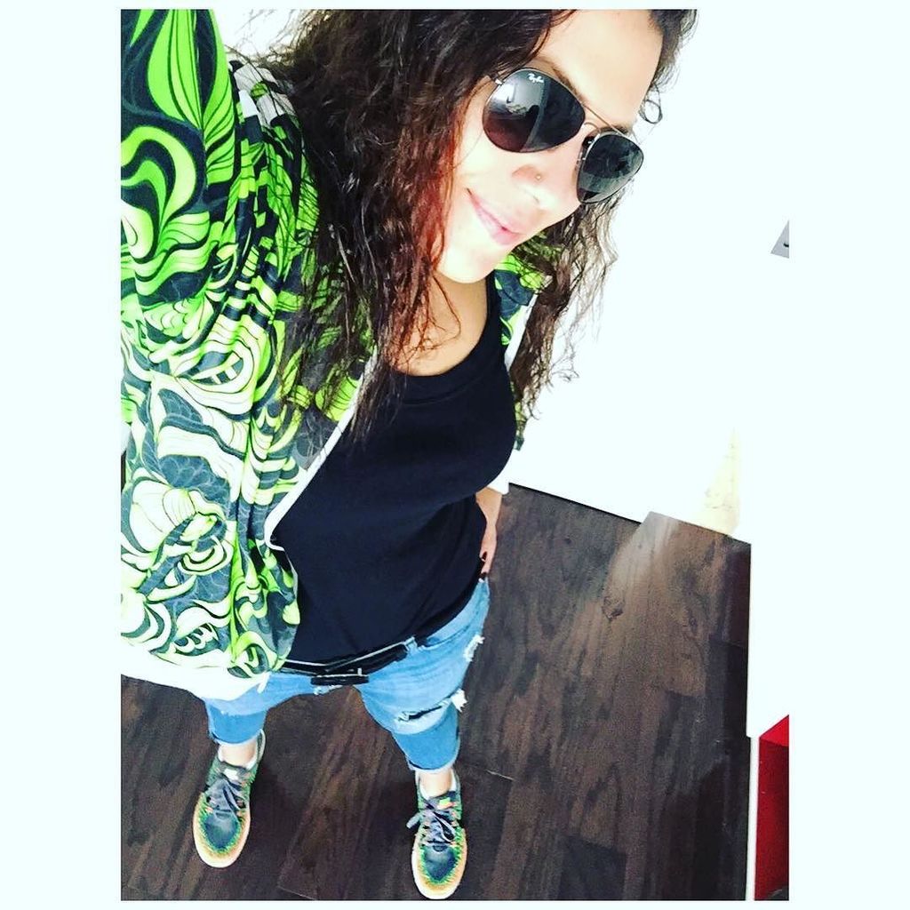 SoyLoshe's tweet photo. Look de viernes estrenando chamarra con toda la onda de #2Feel #green #2F #beproud @alexis… https://t.co/oFuLTTK7X7 https://t.co/6fB662P68g