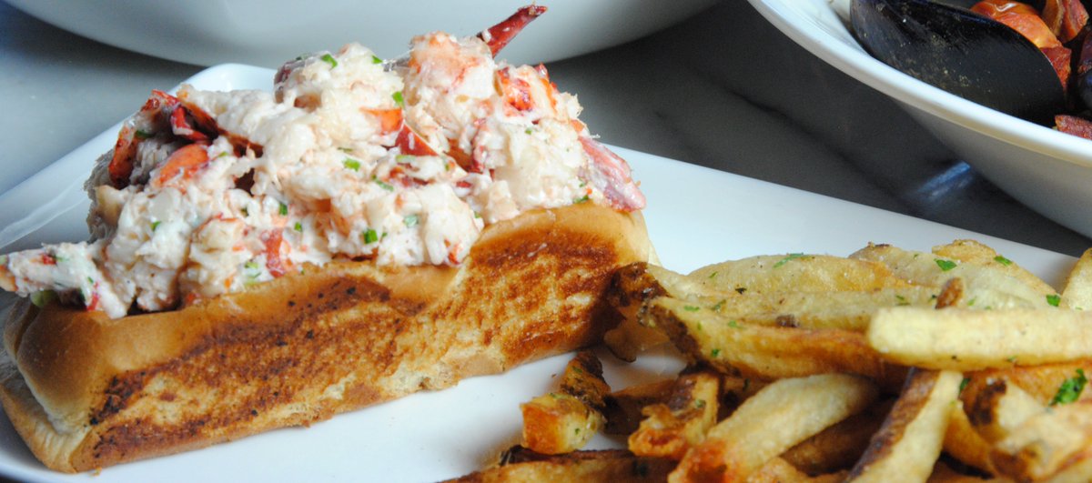 LiveEatLocal's tweet image. What says summer more than this? Butter poached or traditional.With slaw and crispy fries. #lobstah