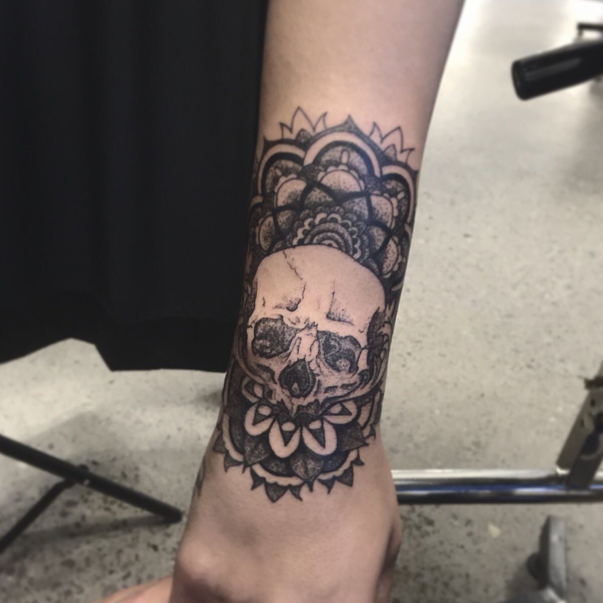 凸 メ 凸 Skull Mandala Tattoo On The Wrist I Did A Couple Nights Ago 凸 メ 凸 Skull Mandala Tattoo On The Wrist I Did A Couple Nights Ago