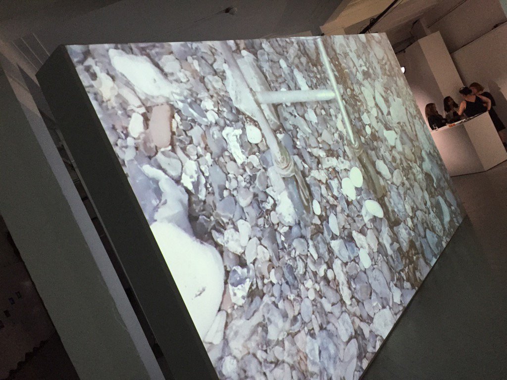 iam_JamesH's tweet photo. An awesome giant screen we created for #lcfba2016. #askebye https://t.co/mHnX6JjyXv
