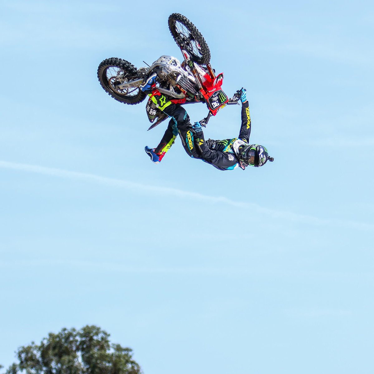 Steppin' into the weekend.. #DeftFam #stay #positive #weekend <a href="/MonsterEnergy/">Monster Energy</a> <a href="/Deft_family/">Deft Family</a> @defyfocusphotography