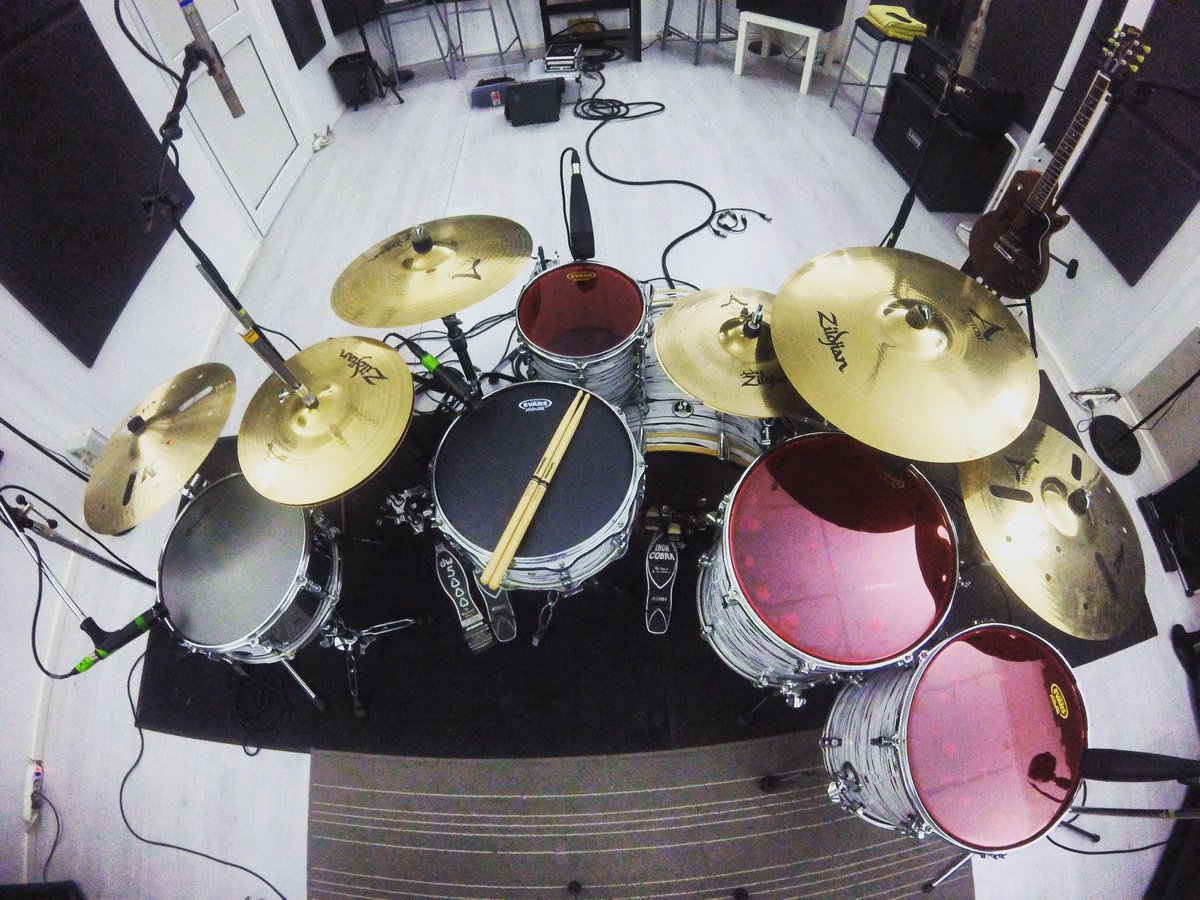 ilfinch's tweet photo. InLove with Red!!@EvansDrumheads @promarksticks @sonor_drums @ZildjianCompany @musicdistrib @BodeMusicGear https://t.co/8mRagN1J5H