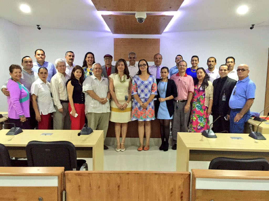 Equipo directivo y profesores del programa de derecho @ucooperativaiba #saladeaudiencias