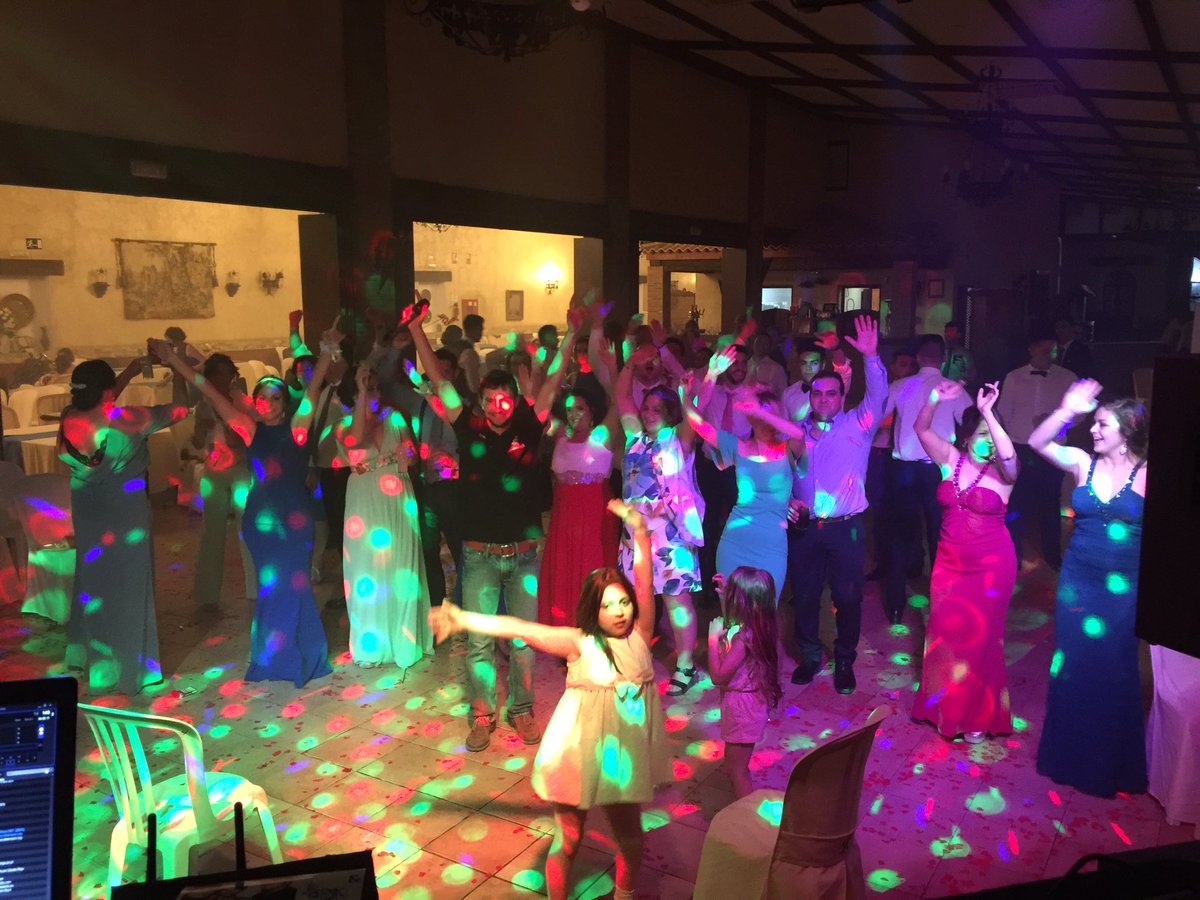 +DiversionBodas ® tweet media