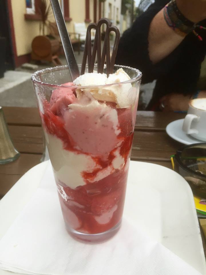 TheLongDock's tweet photo. The #LongDock mess, made with homemade icecream & meringue @McKennasGuides @LoopHeadTourism @wawhour https://t.co/z3JEeEl3dk