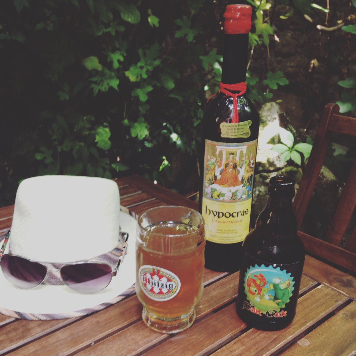 ArcadiaMedieval's tweet photo. Petite pause détente après l'entraînement!
#arcadiamedieval #hypocras #biereartisanale https://t.co/SBuYGq8rc9