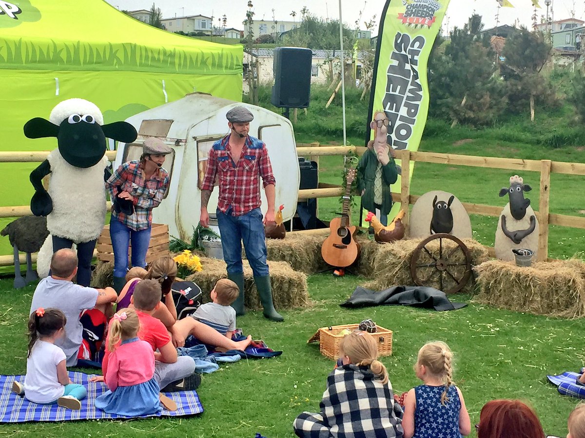TheSGAmonkey's tweet photo. Great first @shaunthesheep #vegorchestra @haven #ThornwickBay - thank ewe @Livefairytales for making Rackett ;-) https://t.co/hrgiTuwqQq