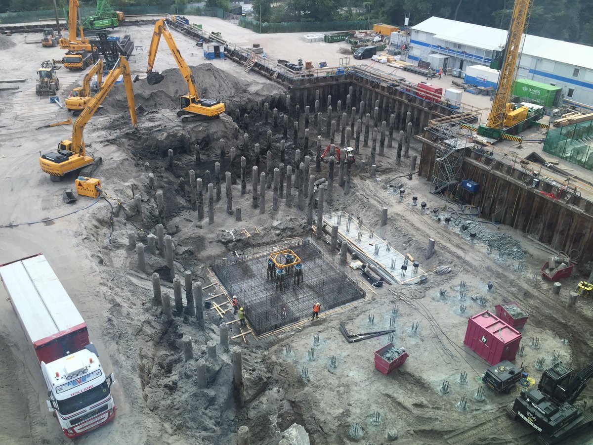 amsterdamumc's tweet photo. Zojuist is de laatste paal voor het VUmc Imaging Center Amsterdam de grond ingeslagen! Next: aanleggen fundering. https://t.co/LRYy1XVdrb