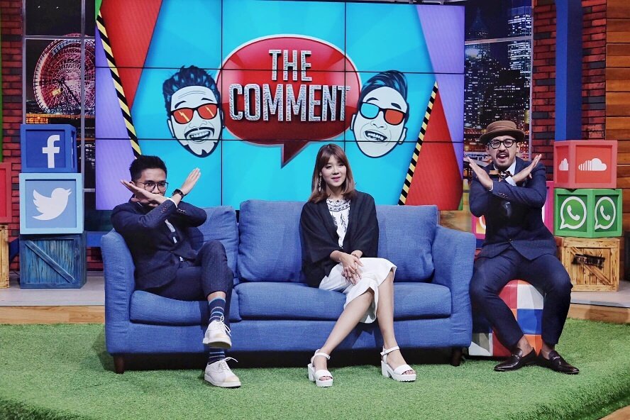 Commenters tweet media