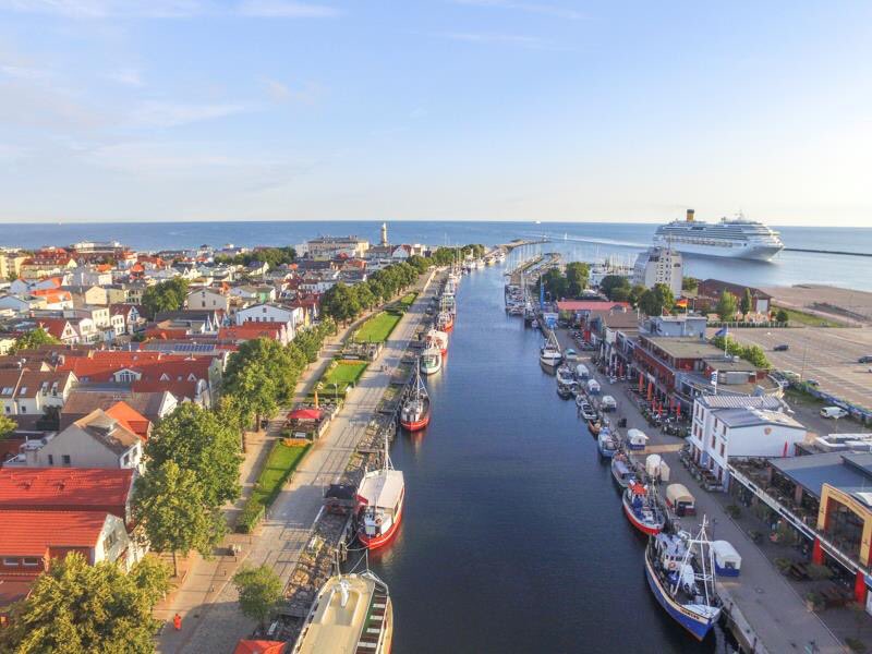 DrTasler's tweet photo. Auf in ein schönes Wochenende 
#Ostsee #Rostock #DenkenSieHoch https://t.co/G5iL4pXWDG