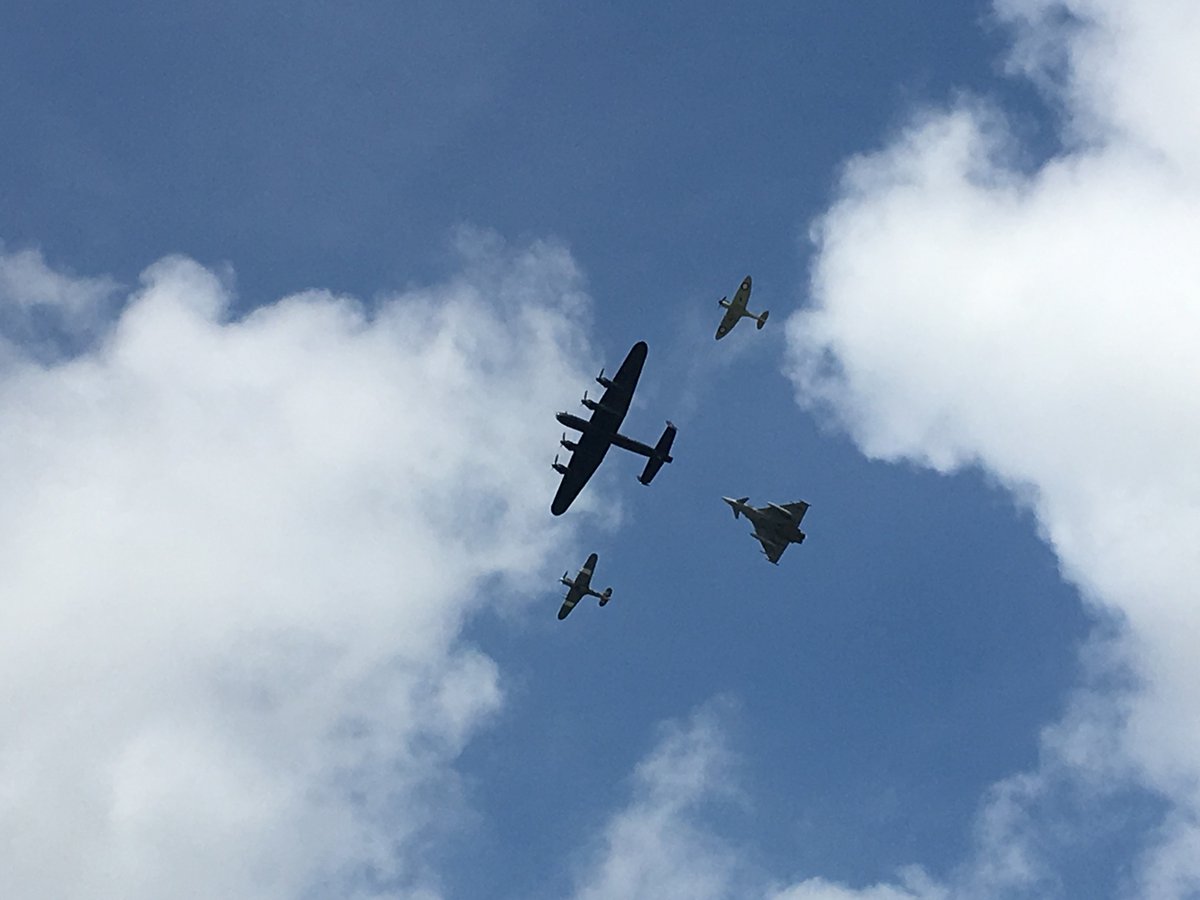 FirebirdBoilers's tweet photo. Whilst visiting #heatingsupport in Lincoln today, Barry received a rather impressive royal flyby. https://t.co/McfECRCQlG