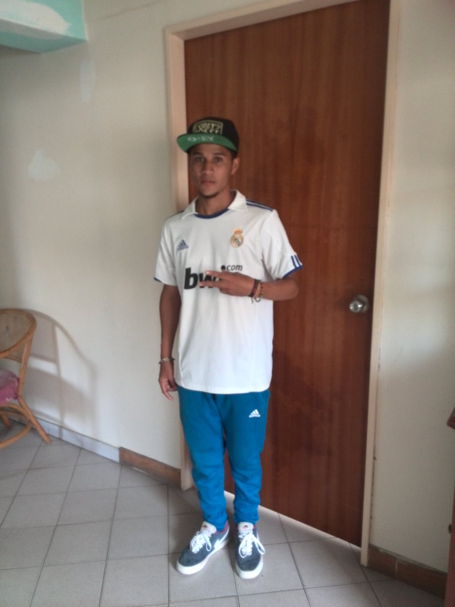 Gerar2Geezy's tweet photo. foto en madri   activo futbol <3 https://t.co/dMDHXGiDAO