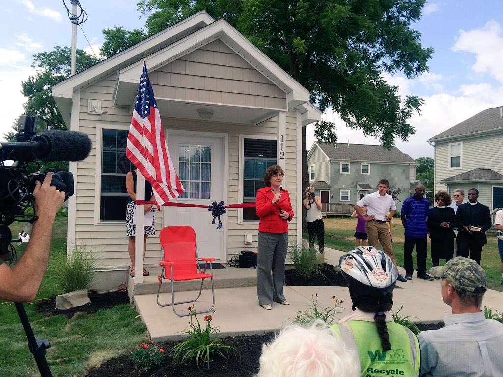 BrandonRothCNY's tweet photo. First of two "Tiny Homes" opens in #syracuse. 240 sq ft homes will provide shelter for homeless vets. @Syracuse1848 https://t.co/VSSezS6HSC