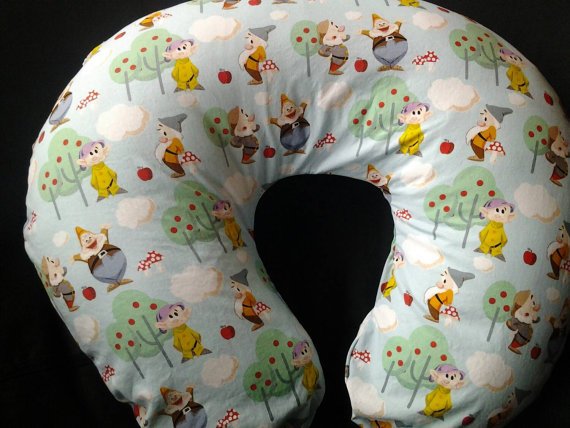 CaseysConcoctio's tweet photo. Boppy Cover, Snow White's 7 Dwarfs, Nursing.. https://t.co/rClVFUQeJa #CaseysConcoctions #handmadebaby https://t.co/3edMNtK19p
