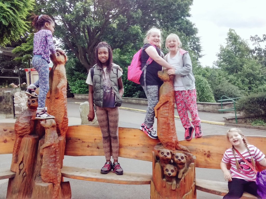 JustinaPEEK's tweet photo. Fantastic day @EdinburghZoo with @PEEK_Project @TheLegacyHub1 https://t.co/FN5J9qAr2z
