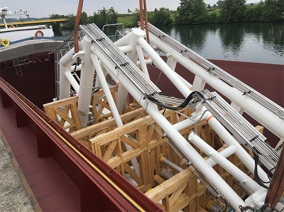 TransitTmt's tweet photo. #TransportFluvial Chargement bras articulé sur #BargeFluvial remontant l'Yonne. https://t.co/6t0v8kyJiY