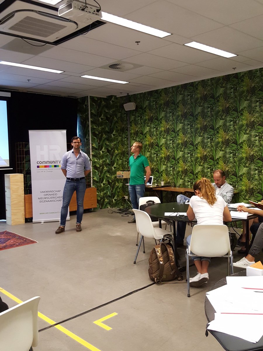 HRtoptalent's tweet photo. Felix introduceert 'HR on the road' en komt met een zeecontainer naar je toe  #hrsummerschool https://t.co/z3Hq5lTkIz