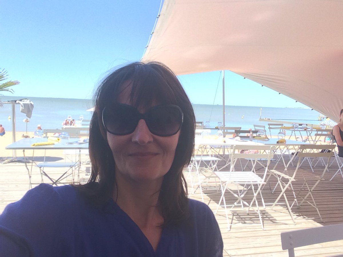 aalval77's tweet photo. Dure dure la semaine! Trop contente d'être en week end #tropcool https://t.co/NA6rfc6Hls