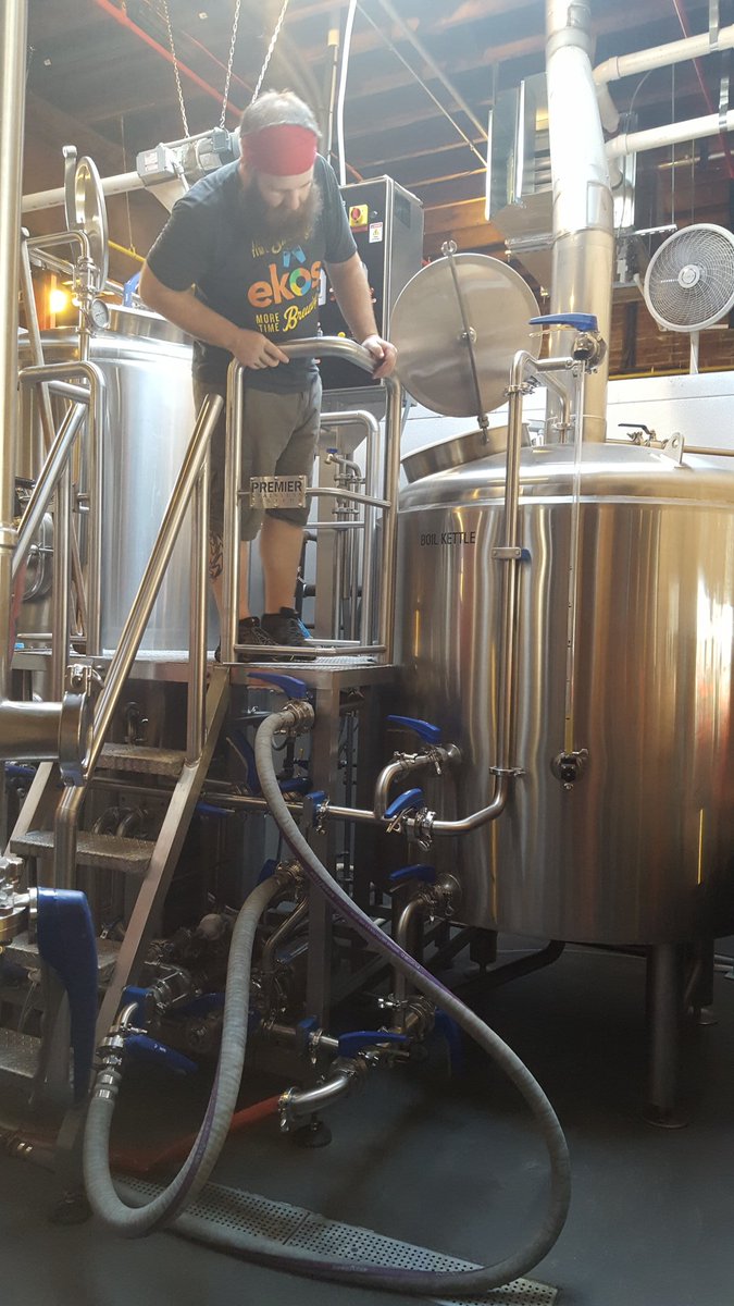 WingNuttArt's tweet photo. Had the honor of brewing alongside Andrew @FourSaintsBrew in Asheboro on Tuesday! #thanks #newenglandIPA #hops4days https://t.co/qUvi4wesNj