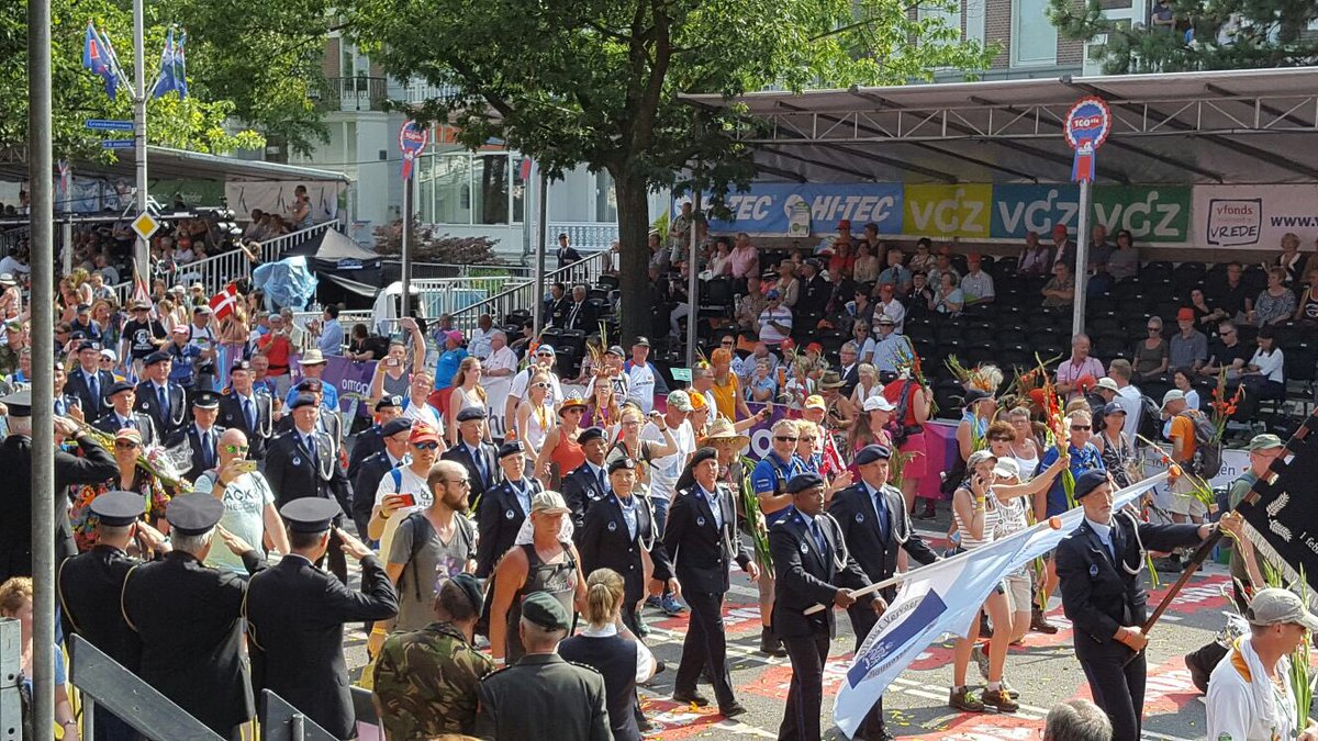 Alle collega's van het detachement DV&amp;O zijn over de streep van de Via Gladiola! Trots! <a href="/4daagseroute/">vierdaagseroutelive</a>