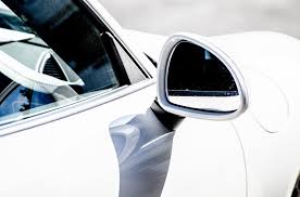 CARFAXca's tweet image. Minimize your blind spot by adjusting your side mirrors so your own car's not visible. #caradvice