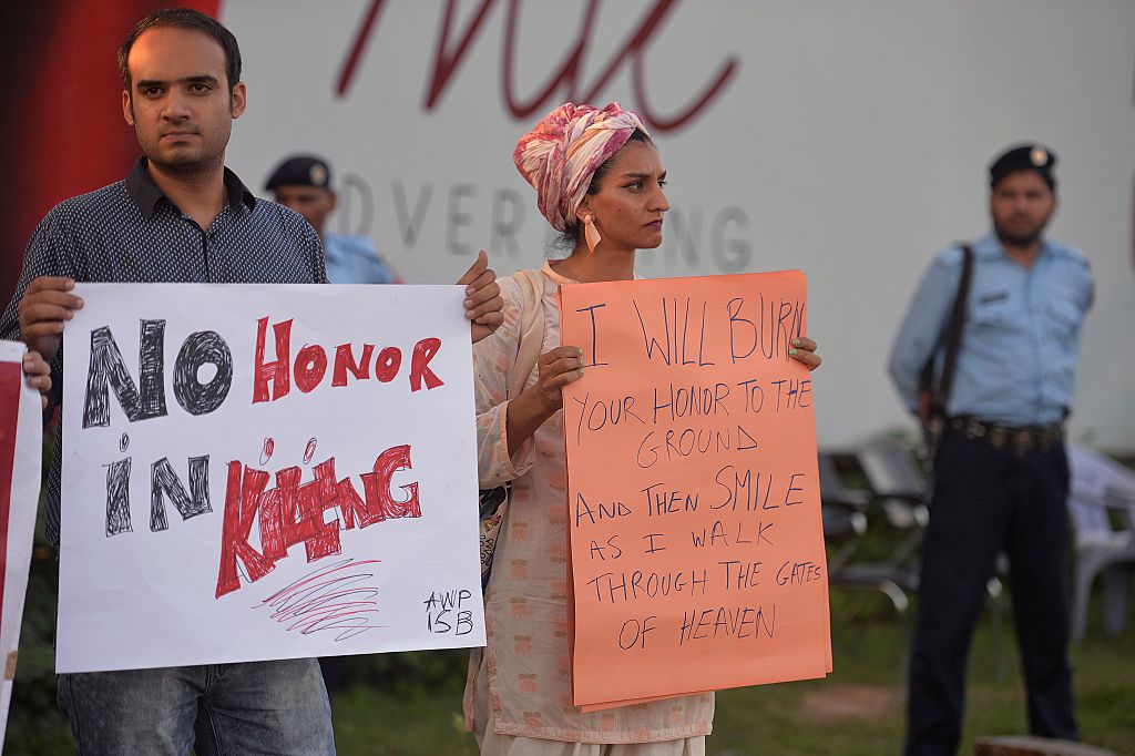 WomenintheWorld's tweet photo. Pakistan bills tackling “honor killings” and rape convictions unanimously passed: https://t.co/Cw6484D8YZ https://t.co/cNpYYQ38x8