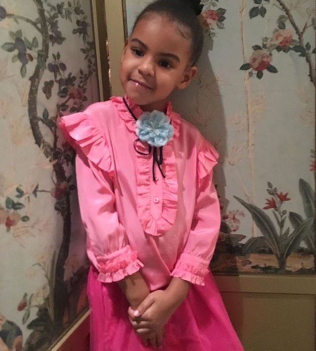 iadorewomen_'s tweet photo. when ur telling a story and u get interrupted for the tenth time https://t.co/8m4WFSBULr
