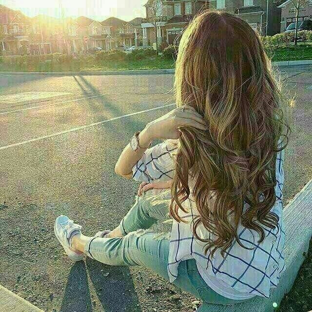 ليست الروعه 
ان نرى من
تحب كل يوم ...
ولكن الروعه 
ان تشعر 
بوجودة ....حتى وان  كان بعيد عنك