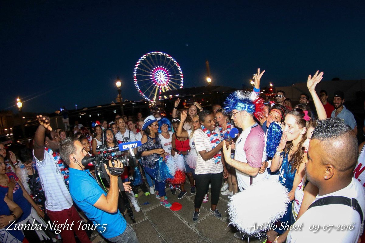 MoonArtKaori's tweet photo. @JohannaGhiglia souvenir du #Zumba #Kalibus5 capturé par @moreau_arnaud l'artiste #Euro2016Final #bfmtv #bonheur https://t.co/n9sGOnCmYO