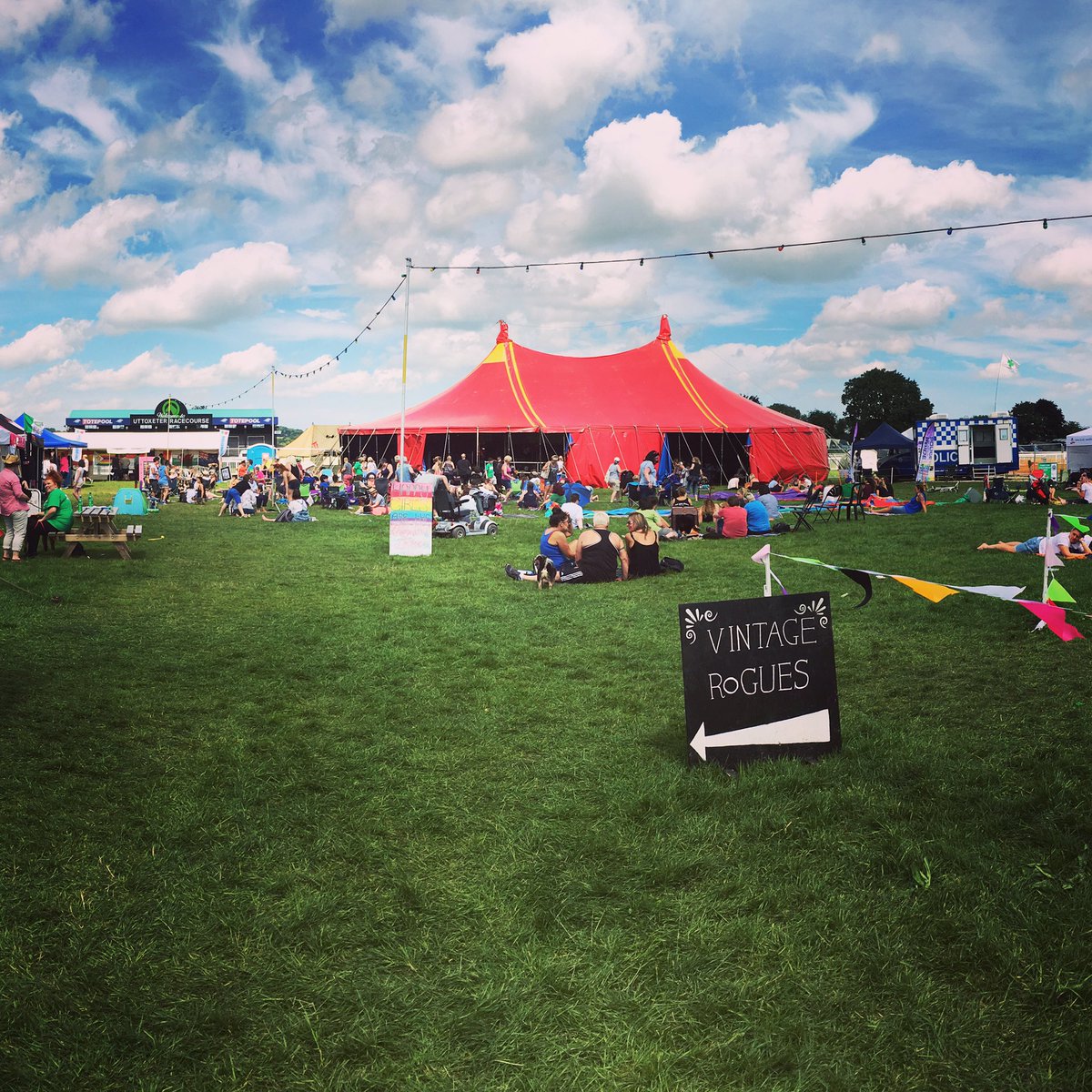 themagpiesuk's tweet photo. Had an awesome time at @LFestEvents last wkd! Great crowd and lovely atmosphere. Thanks for having us! #LFest2016 https://t.co/xELiSo7Cy1