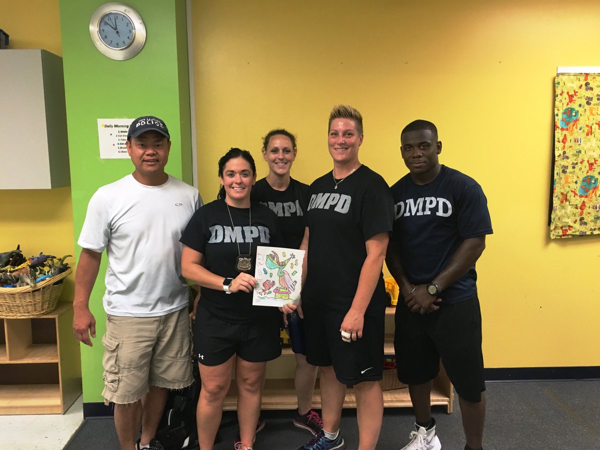 EllipsisIowa's tweet photo. Thanks @DesMoinesPolice for stopping by yesterday to play some basketball and hang out with the kids! #TeamYESS https://t.co/fwyYq7ACP3