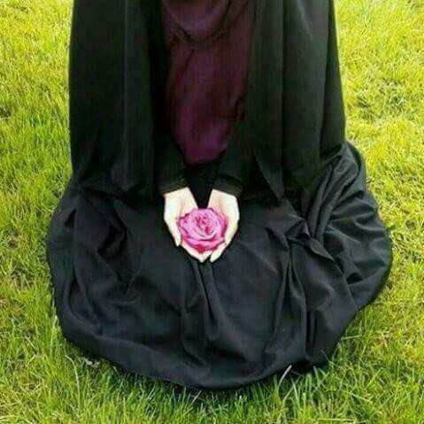 #الفتاة_الزينبيـه   .. 🌸
مثلها كــ مثل #الصــــلاة .. 
لايمــسهــا الا #المتطهـــــرون .. 😍
#ستر_الزينبيات