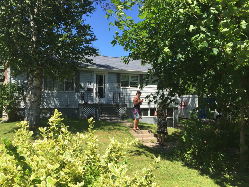 AndyDuring's tweet photo. #ReMaxShowcase #AndyDuring #REMAXnova #mls201615477 #21Glenvale #Dartmouth #SplitEntry #4bedroom #affordable https://t.co/ZEVLpkxvq2