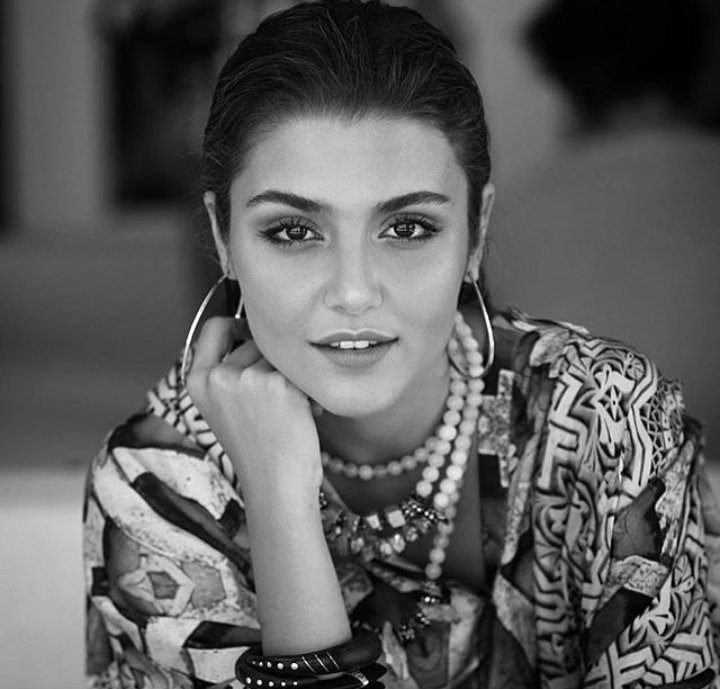 DiziciBagyan's tweet photo. Hande Erçel yeni 📷 https://t.co/ji3FLdblQE