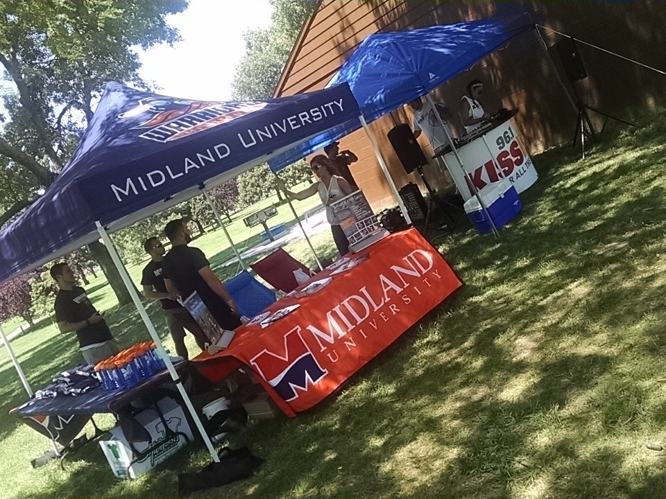 MidlandUKyle's tweet photo. Get to Halleck park in Papillion to CATCH POKÉMON, hang w/ @961KISSOnline and get some FREE Midland gear! #PokémonGo https://t.co/XXF3TyqcsO